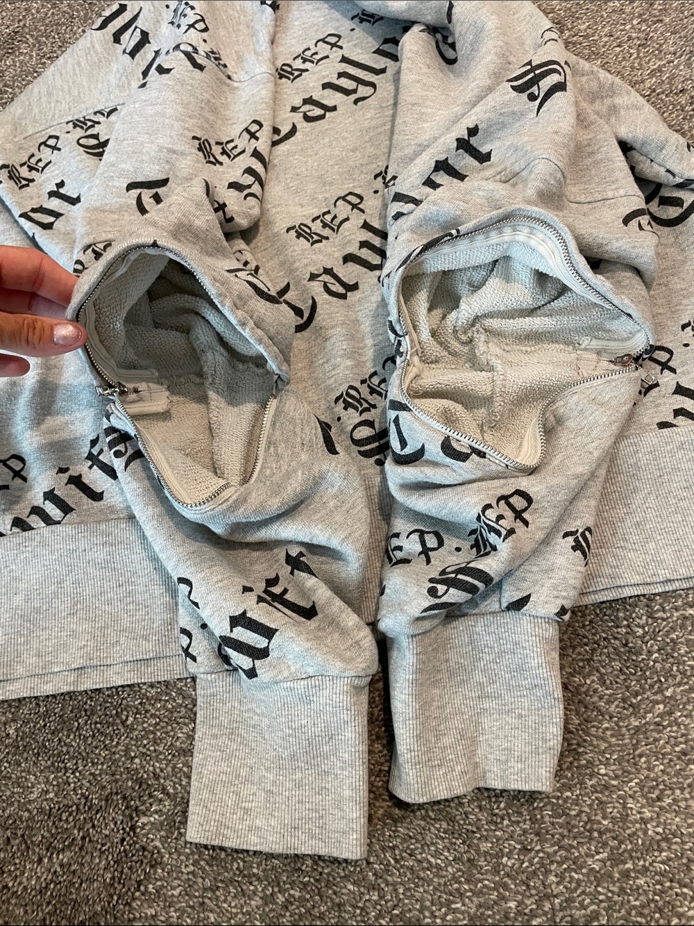 Taylor Swift REP Sweatshirt - Picture 3 of 6